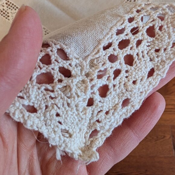 Vintage Emroidered Square Tablecloth 34x32.4 inches - Picture 4 of 7